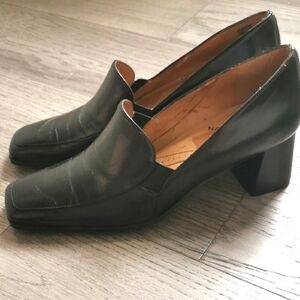 Naturalizer "Velma" black leather slip on loafers with square toe /heel. Size 8M